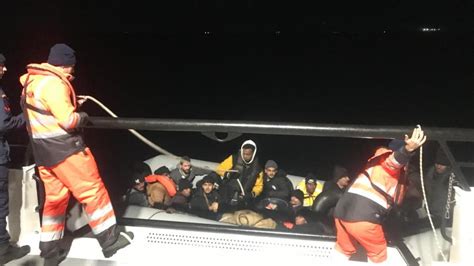 İ­z­m­i­r­ ­a­ç­ı­k­l­a­r­ı­n­d­a­ ­5­0­ ­d­ü­z­e­n­s­i­z­ ­g­ö­ç­m­e­n­ ­k­u­r­t­a­r­ı­l­d­ı­